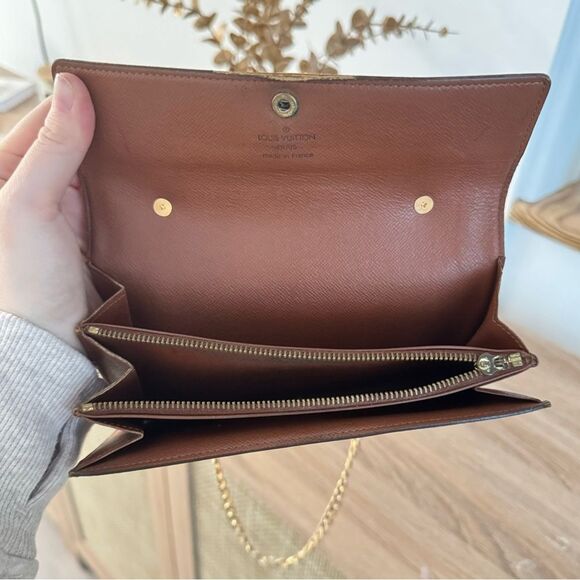 ✅AUTHENTIC✅LOUIS VUITTON WALLET ON A CHAIN - Picture 9 of 15